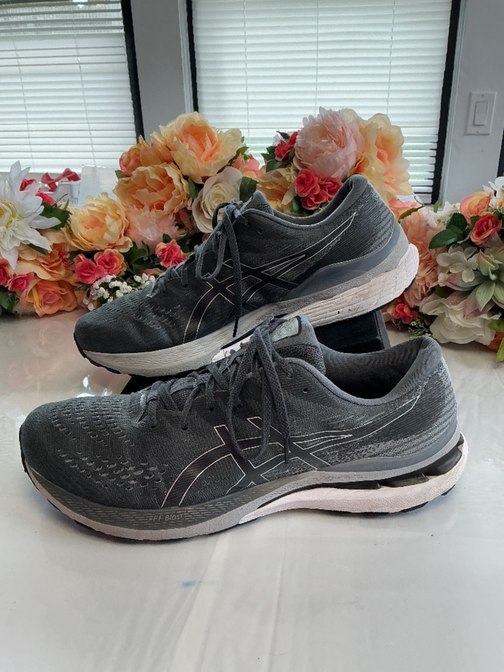 ASICS Gel-Kayano 28 Men's Gray Running Shoes Lace Up Sneakers Size 13